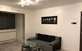 White&Silver Luxury Suite 3 Camere Craiova